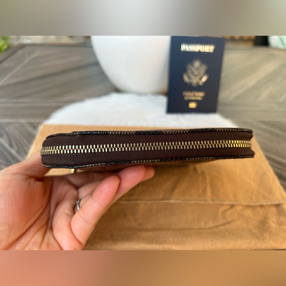 Louis Vuitton Olav Wallet Organizer in DE - Picture 3 of 16